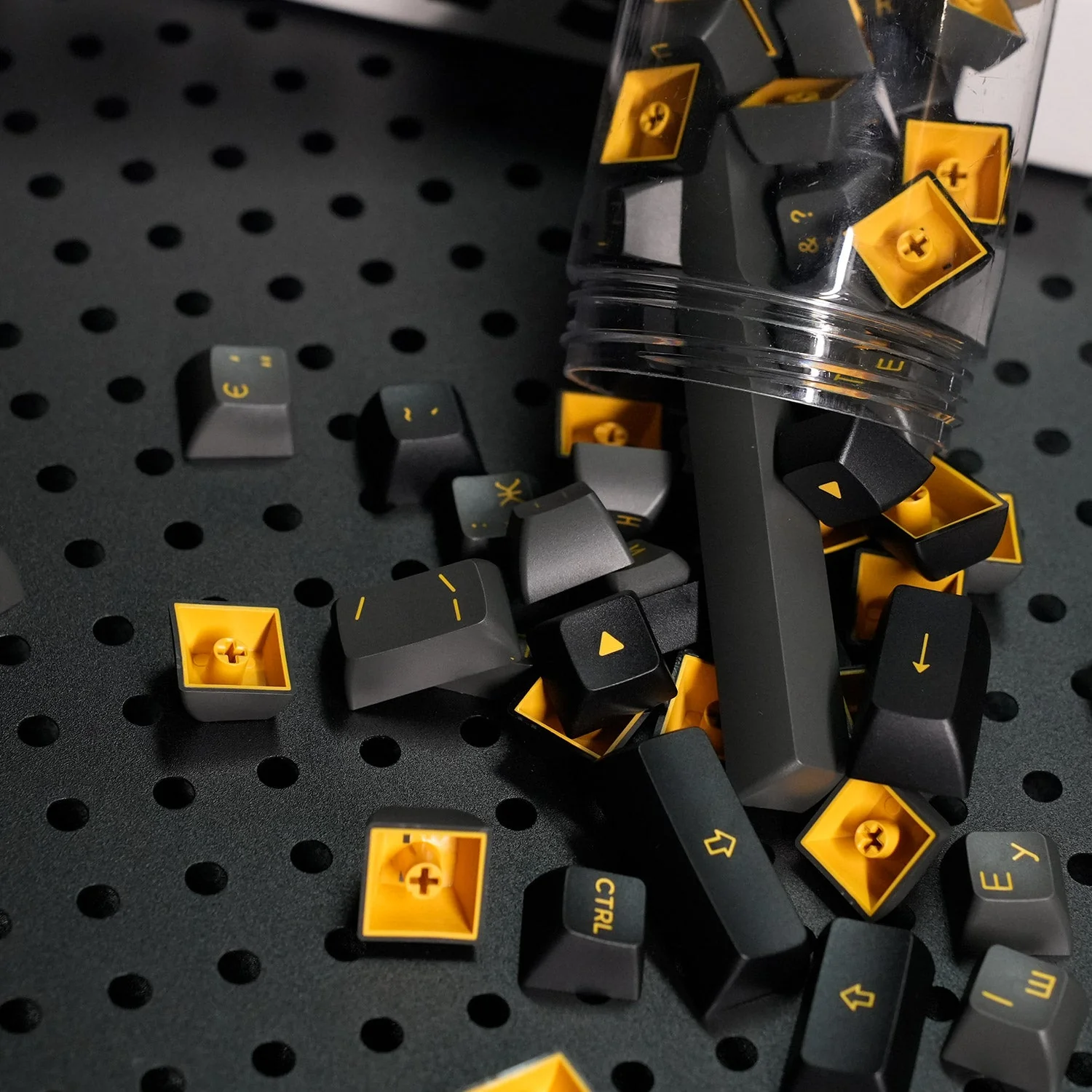 Black & Gold Cyrillic Tastenkappen Set (68-Tasten) - Image 7