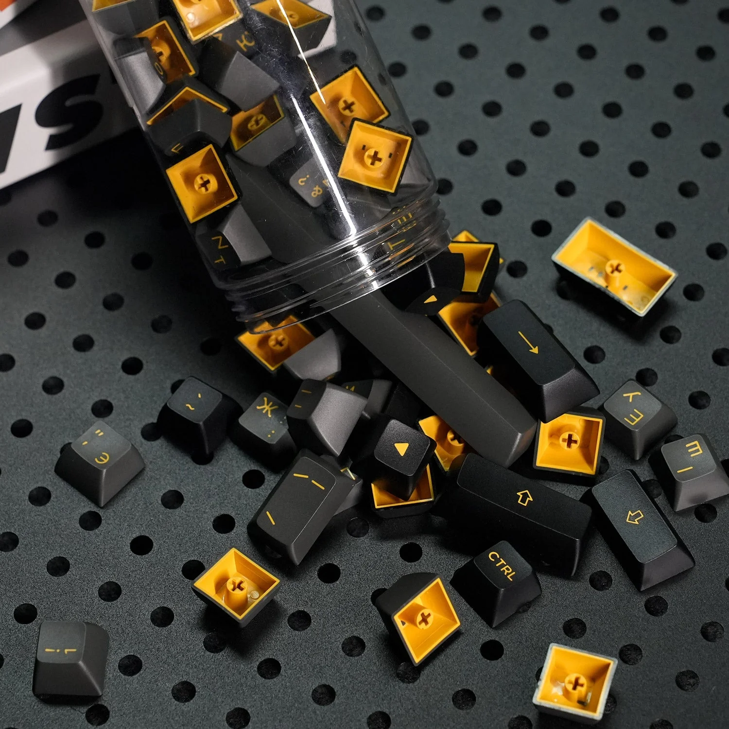 Black & Gold Cyrillic Tastenkappen Set (68-Tasten) - Image 9