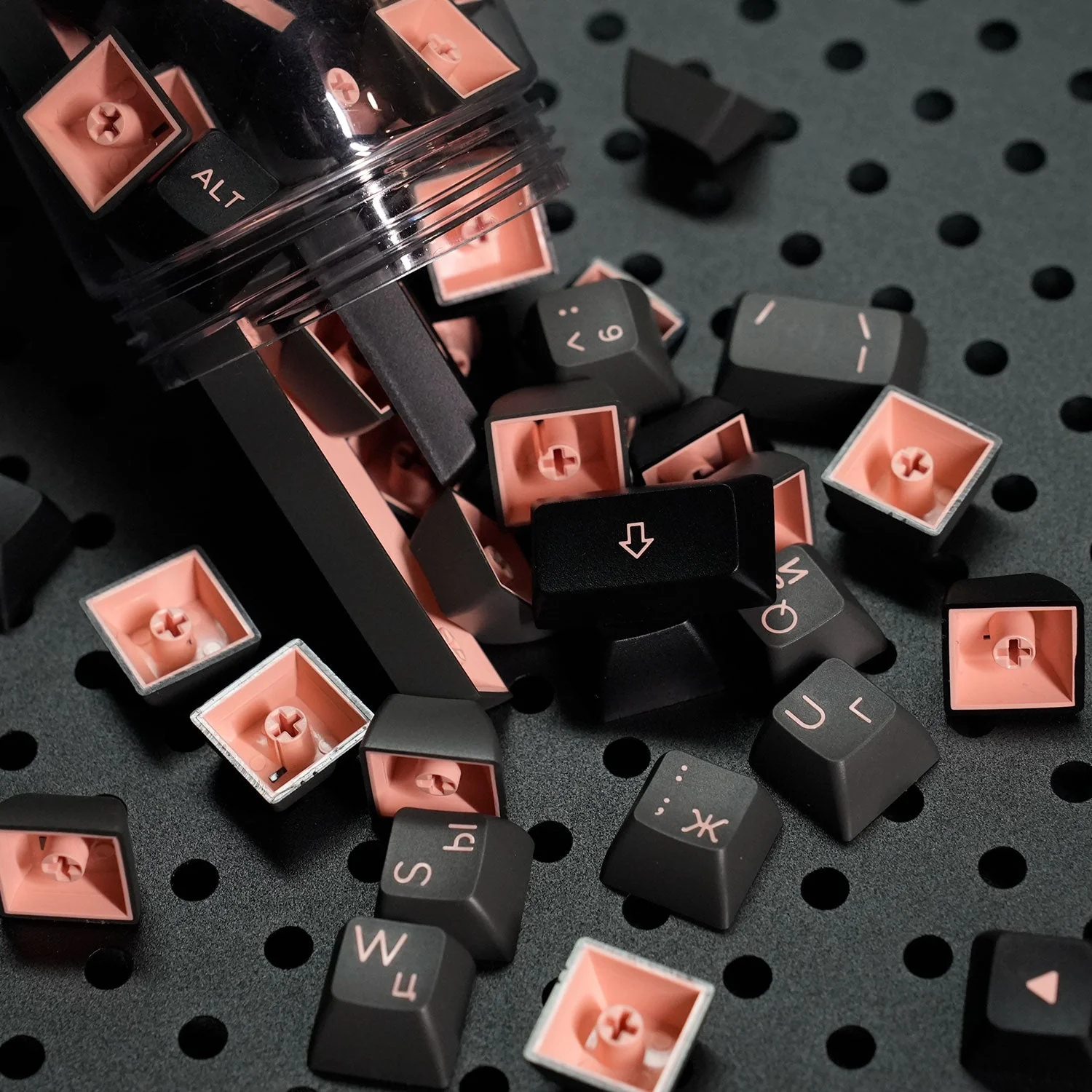 Black & Pink Cyrillic Tastenkappen Set (68-Tasten) - Image 9